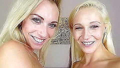 Hawt blonde babe masturbation with her sexy body