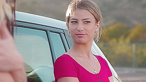 Big ass milf shows her huge tits and i'l gone midder